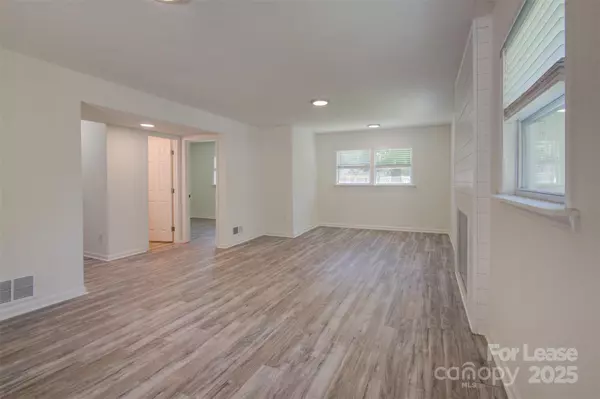 Charlotte, NC 28210,3900 Rhodes AVE