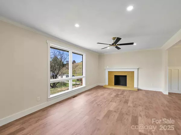 Marshall, NC 28753,88 Franklin DR