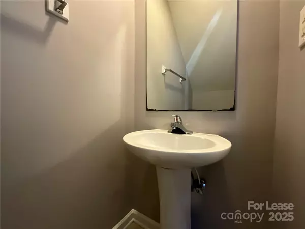 Newton, NC 28658,206 W 15th ST #2