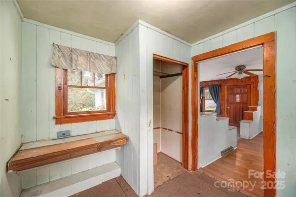 Hendersonville, NC 28791,331 Sweetpea LN