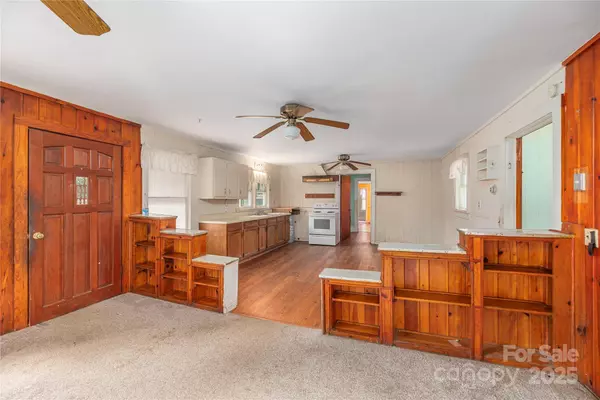 Hendersonville, NC 28791,331 Sweetpea LN