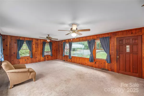 Hendersonville, NC 28791,331 Sweetpea LN