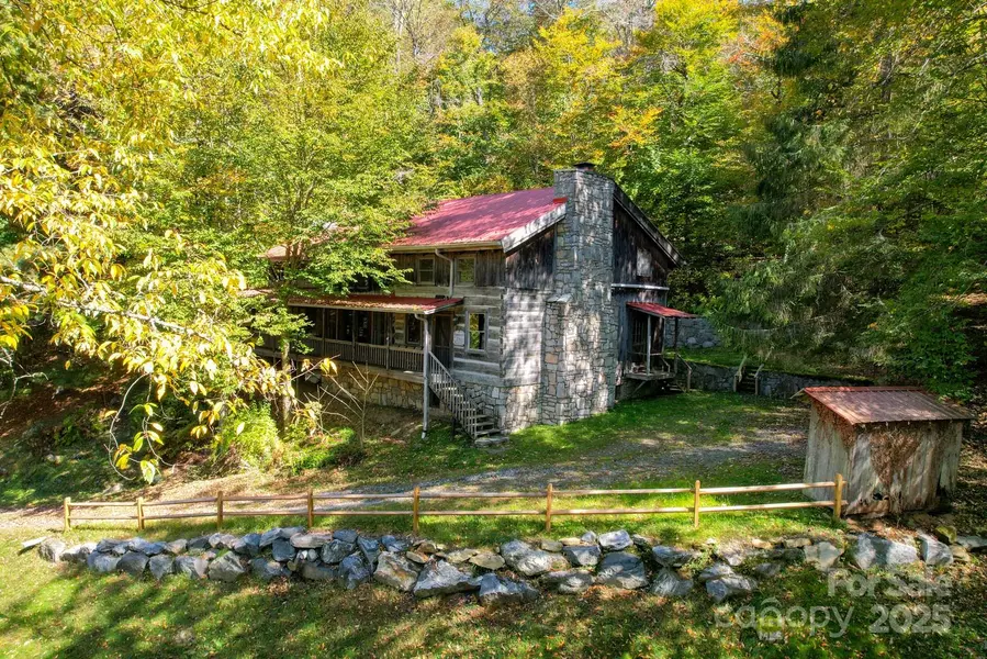 1495 El Miner DR, Mars Hill, NC 28754