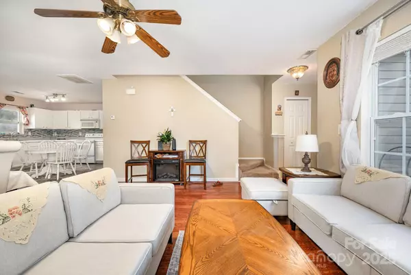 Charlotte, NC 28215,2324 Kirkgate LN