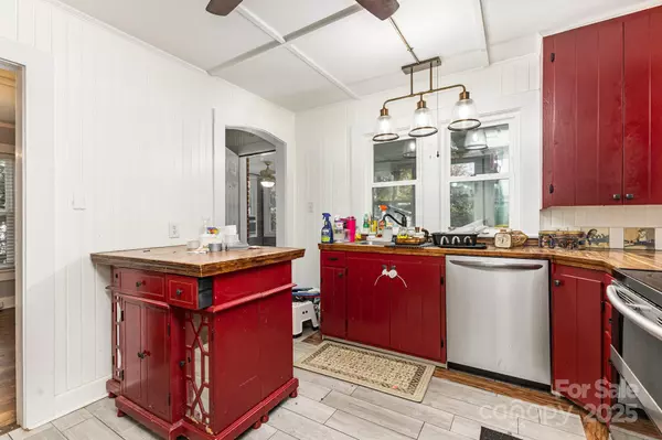 Newton, NC 28658,515 S Ashe AVE