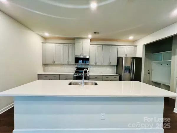 Charlotte, NC 28227,3011 Lisburn ST