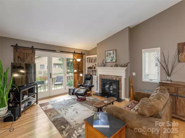 Hendersonville, NC 28791,606 Red Oak DR