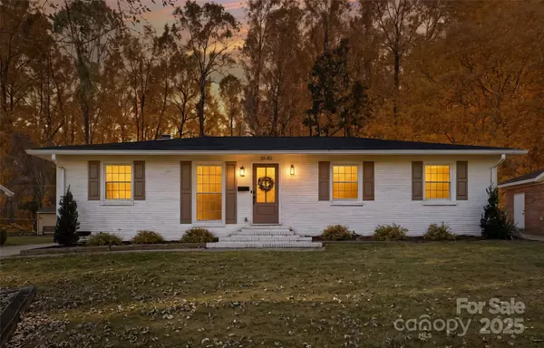 3640 Densmore DR, Charlotte, NC 28205