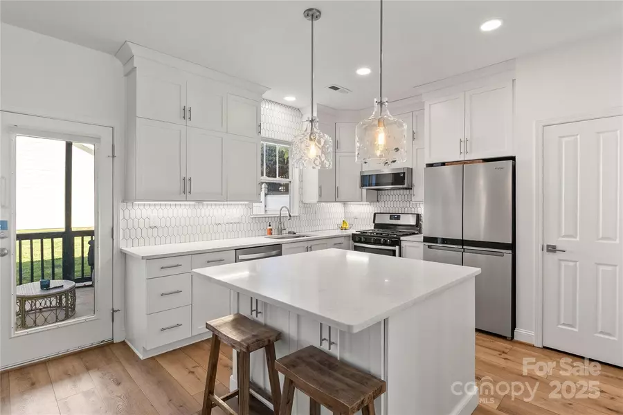 520 Catawba AVE, Davidson, NC 28036