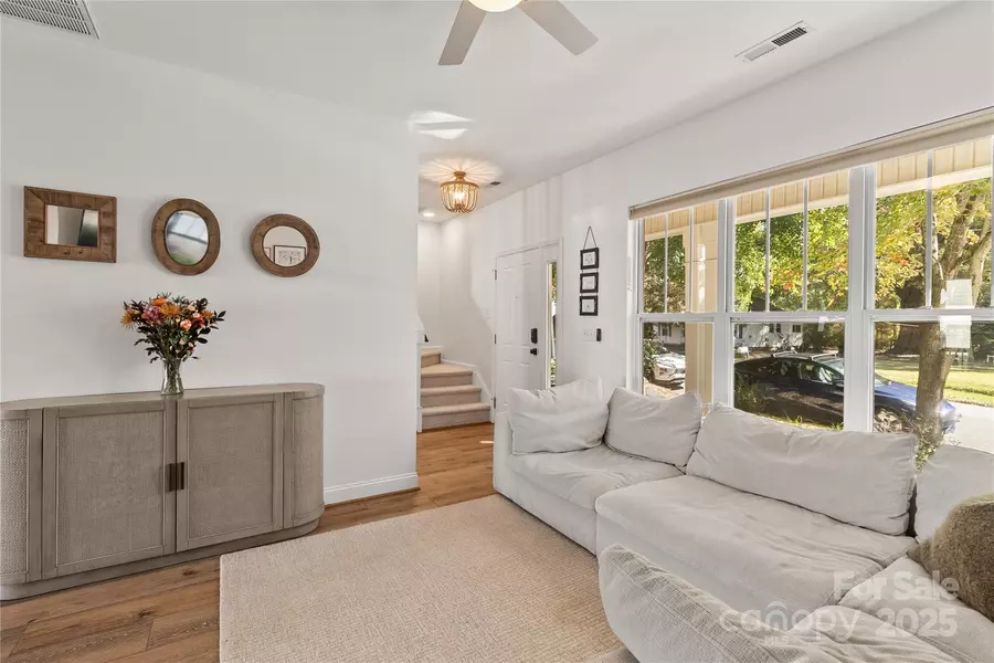 520 Catawba AVE, Davidson, NC 28036