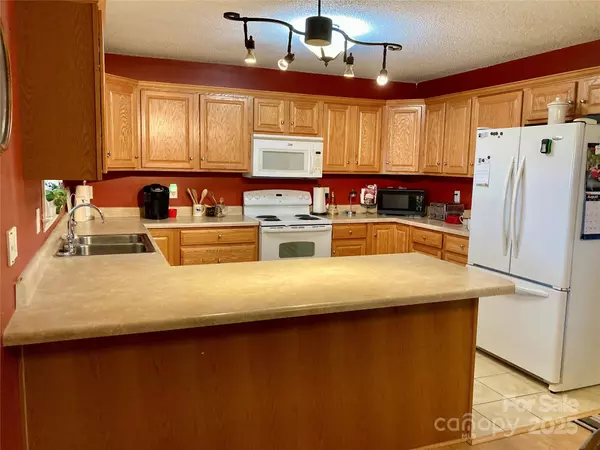 Woodleaf, NC 27054,7530 Woodleaf RD