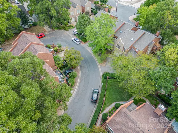 Charlotte, NC 28202,332 Settlers LN