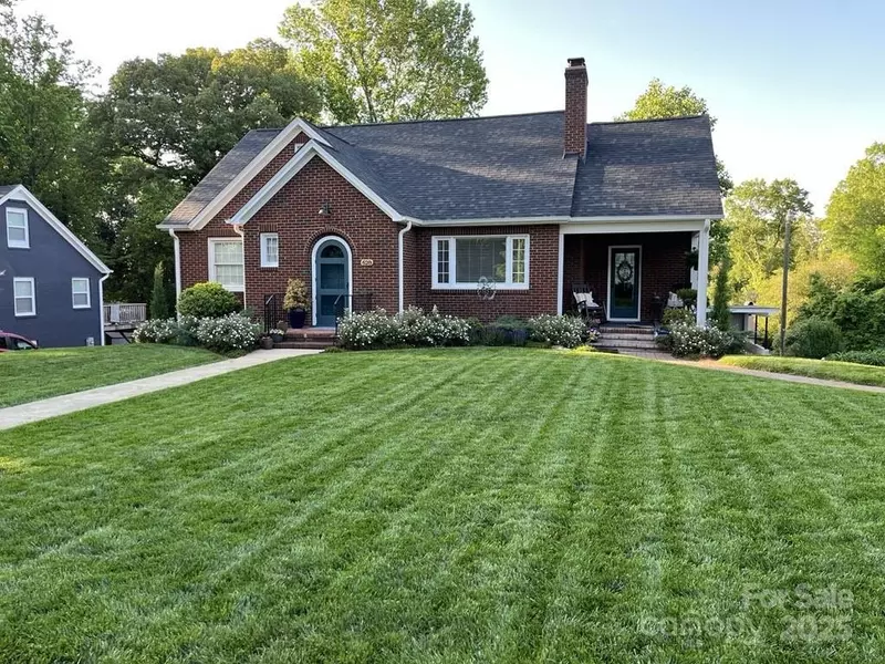 628 W 8th ST, Newton, NC 28658