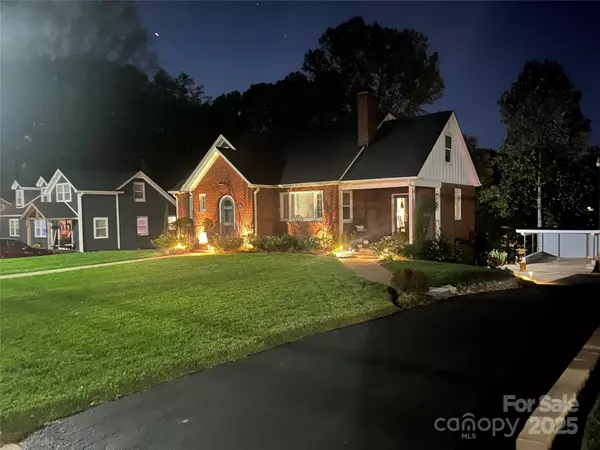 Newton, NC 28658,628 W 8th ST