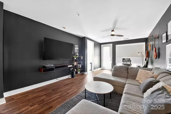 Charlotte, NC 28202,1101 W 1st ST #309