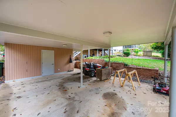 Hickory, NC 28601,141 36th AVE NW