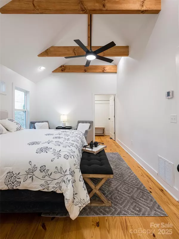 Asheville, NC 28805,522 Riceville RD