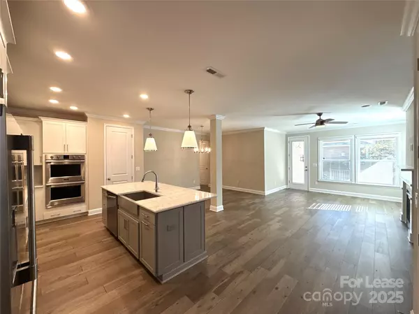 Matthews, NC 28105,707 Marion DR