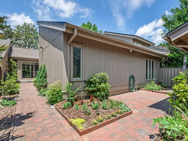 Charlotte, NC 28226,5110 Dunes CT #18