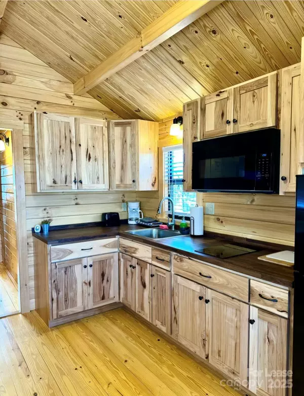 Marion, NC 28752,61 Coyote DR