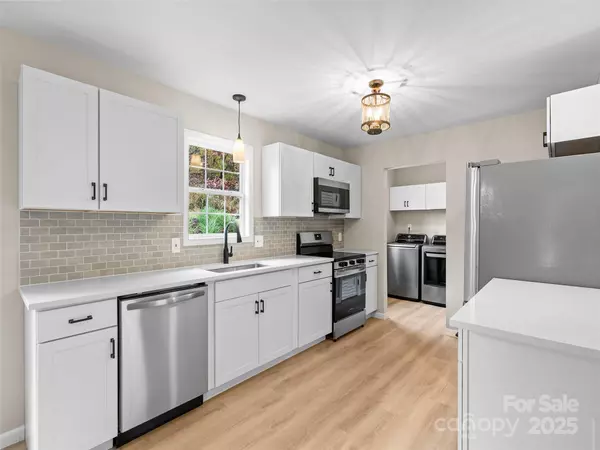 Mars Hill, NC 28754,341 Green Meadow LN