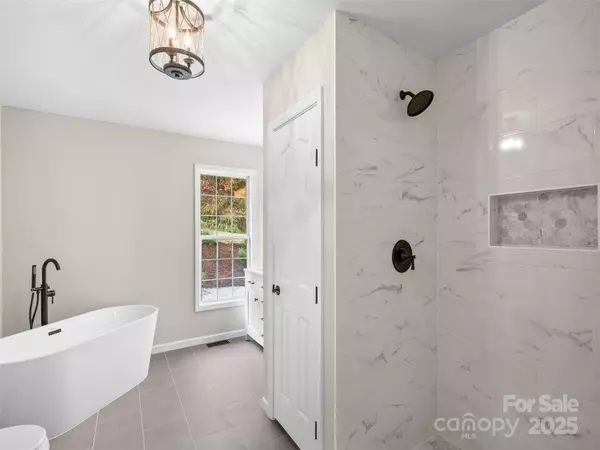 Mars Hill, NC 28754,341 Green Meadow LN