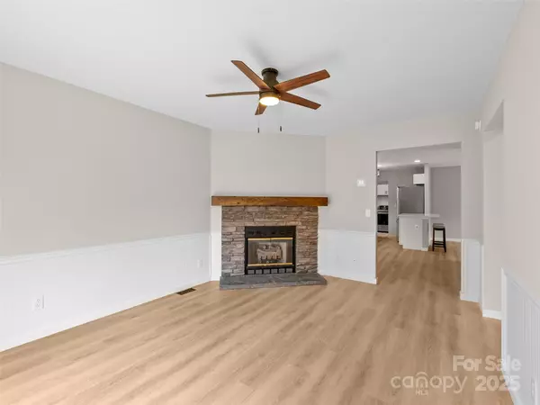 Mars Hill, NC 28754,341 Green Meadow LN