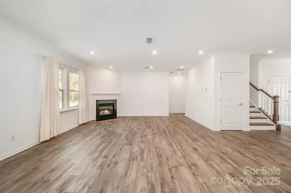 Charlotte, NC 28278,14042 Aikenwood DR