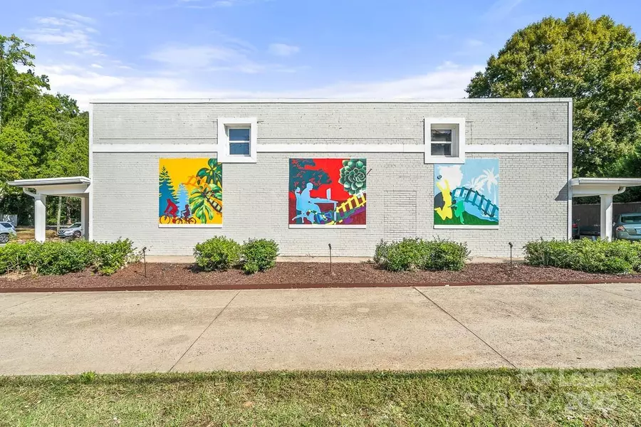 604 E Iredell AVE #8, Mooresville, NC 28115