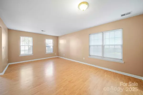 Charlotte, NC 28216,1424 Griers Grove RD