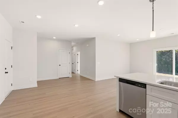 Granite Falls, NC 28630,8 Colonial AVE