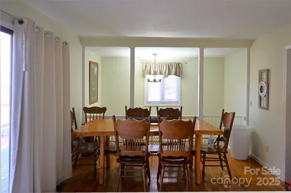 West Jefferson, NC 28694,120 Candle ST