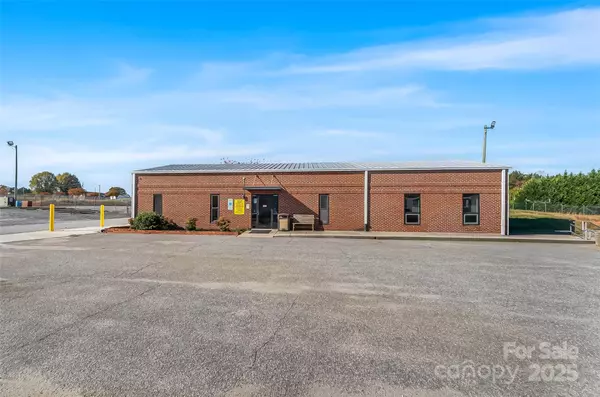 Newton, NC 28650,3360 Cansler CIR