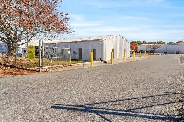 Newton, NC 28650,3360 Cansler CIR