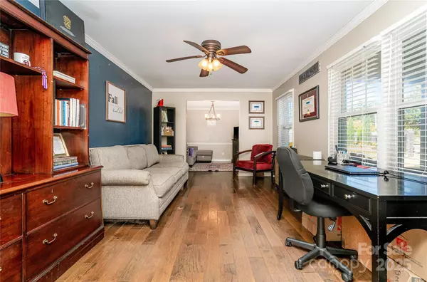 Charlotte, NC 28215,7030 Delta Lake DR