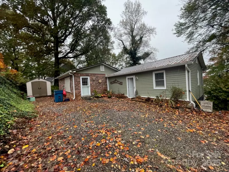 6604 Harbor LN, Conover, NC 28613