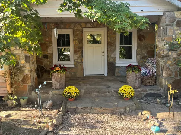 86 R and R Hyder LN, Hendersonville, NC 28792