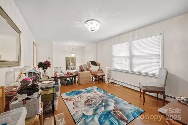 Hickory, NC 28601,3010 7th Street DR NE