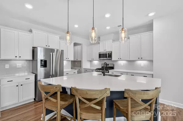 Davidson, NC 28036,14510 Grundys WAY