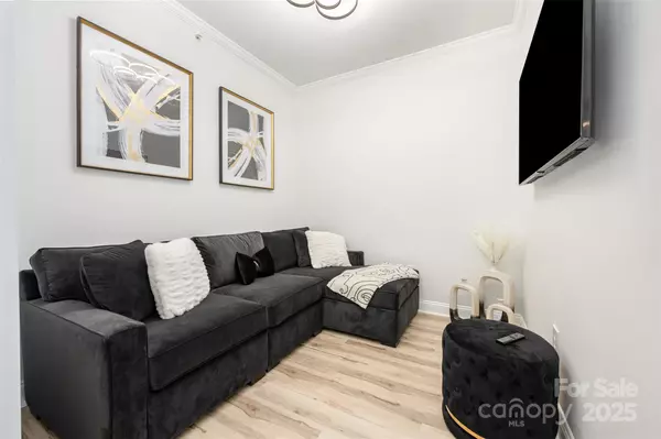 Charlotte, NC 28211,721 Governor Morrison ST #506