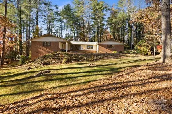 Hendersonville, NC 28791,228 Raintree DR