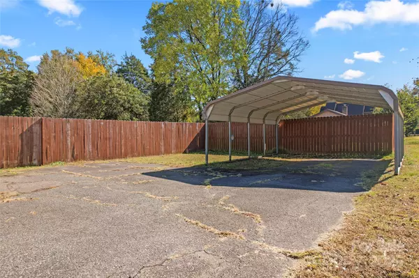 Harrisburg, NC 28075,304 Autumn DR