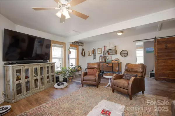 Bakersville, NC 28705,23 N 226 HWY