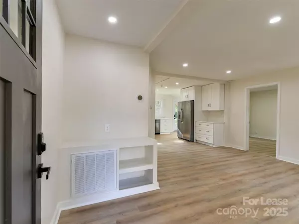 Charlotte, NC 28208,2721 Mayflower RD