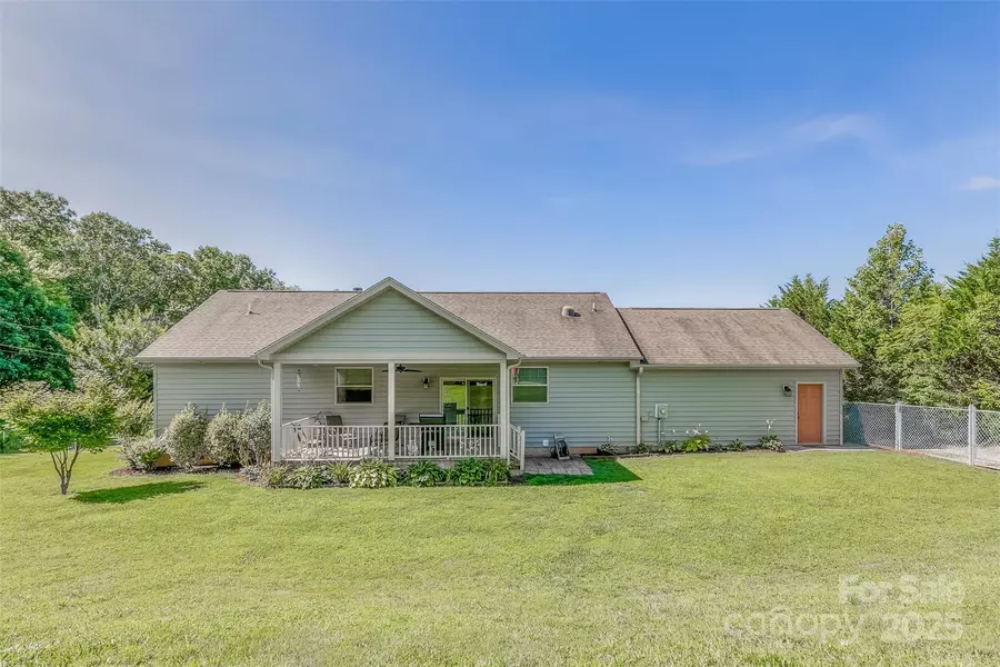 22 Forge Shadow DR, Mills River, NC 28759