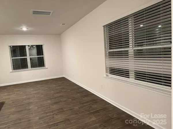 Charlotte, NC 28216,8045 Murray Branch DR