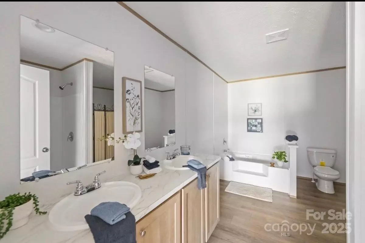 Hiddenite, NC 28636,00 Mt. Wesley Church RD