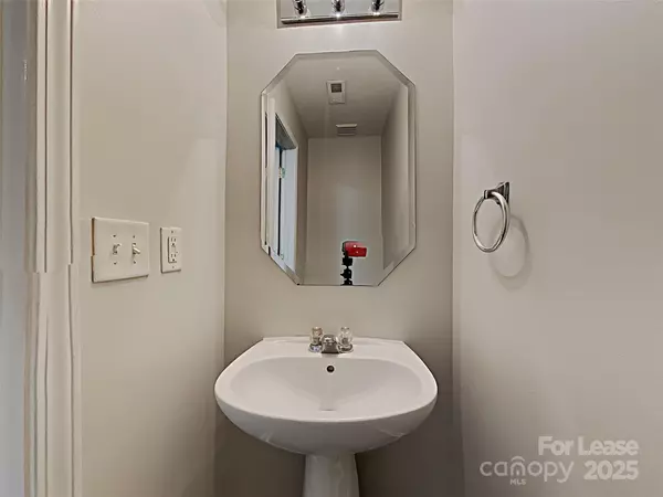 Charlotte, NC 28216,5549 Peachwood DR