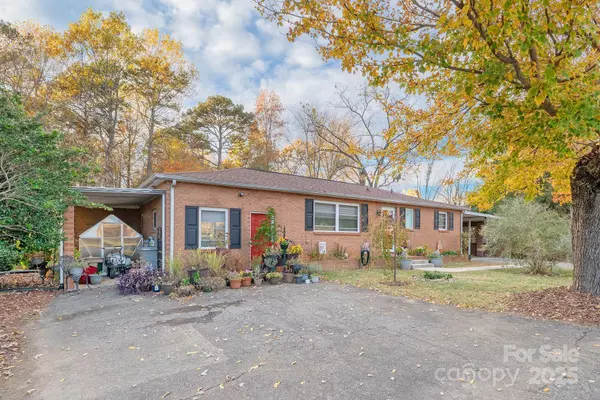 Hickory, NC 28602,3842 Dowell ST