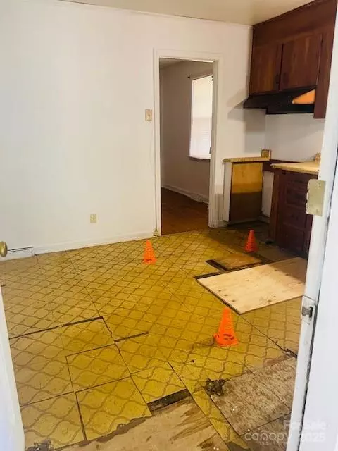 Charlotte, NC 28210,1421 Tyvola RD